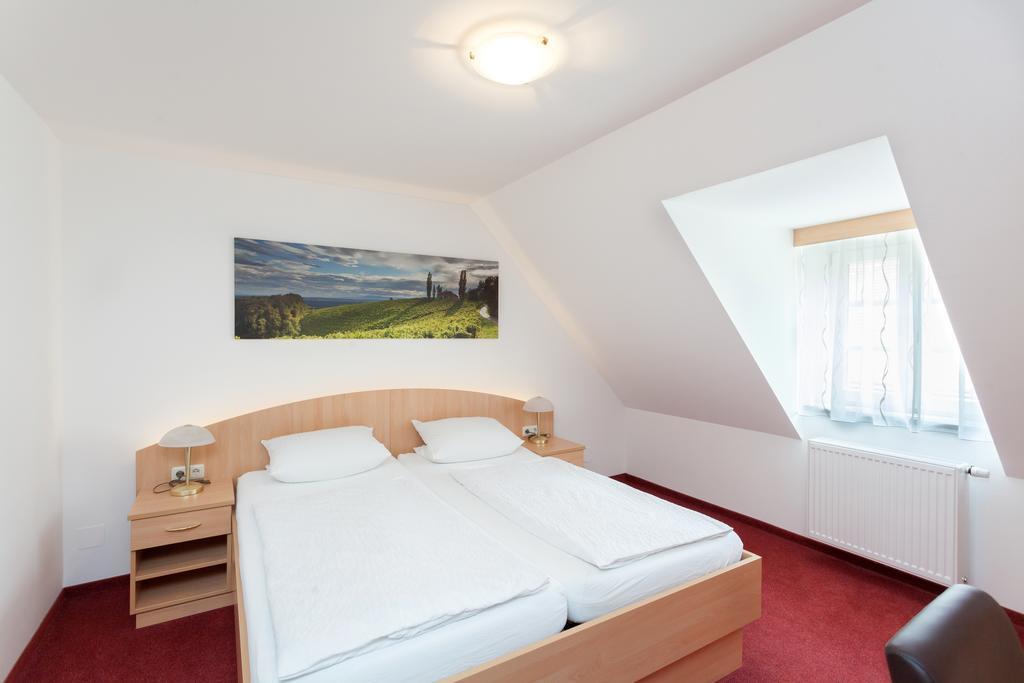 Gaestehaus Ferk - Fruehstueckspension, Bed & Breakfast 바트래드커스스부르크 객실 사진